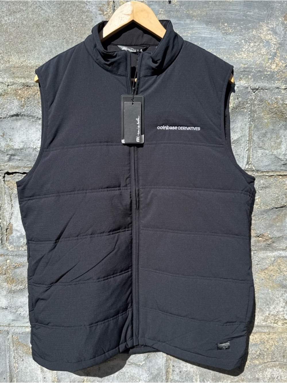NEW Travis Mathew Cold Bay Vest Mens Large Black Full Zip Performance Golf Logo